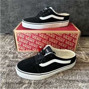 NWT Vans Ward Sherpa Lined Mules Black White Slip On Womens 6